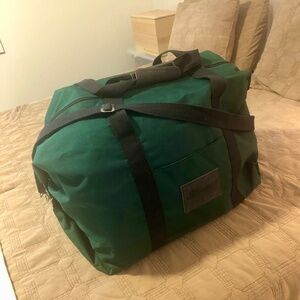Green Canvas Duffel Bag ~ Like New!